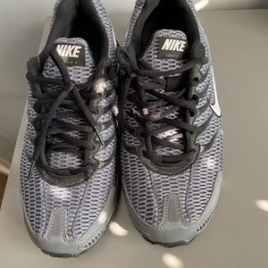 Nike Men's Air Max Torch 3 size 9